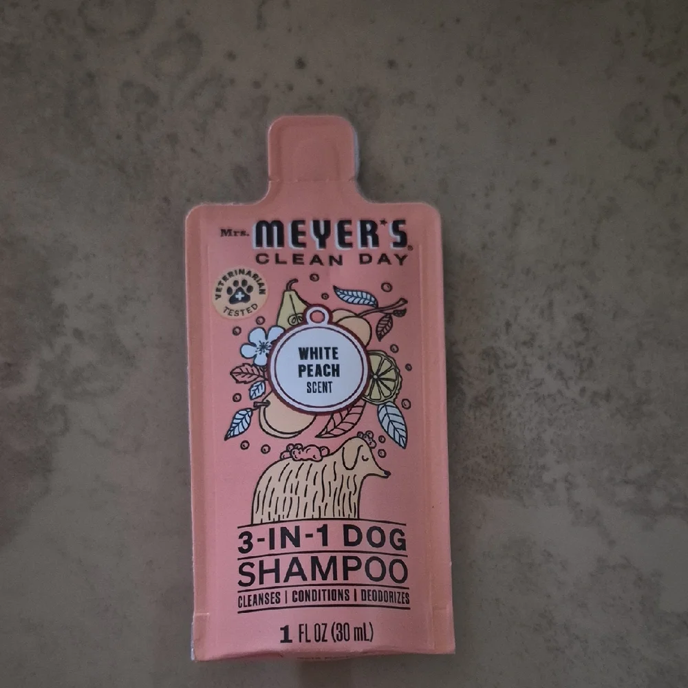 Mrs. Meyer's Clean Day Peach Dog Shampoo